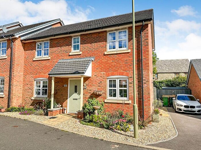 2 Bedroom End Of Terrace House For Sale In Alexander Way, Shrivenham, SN6