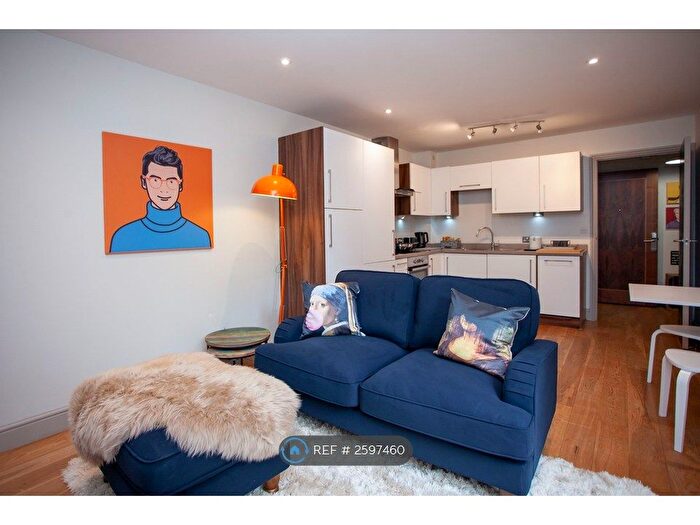 1 Bedroom Flat To Rent In Cabot Mews, Bristol, BS2