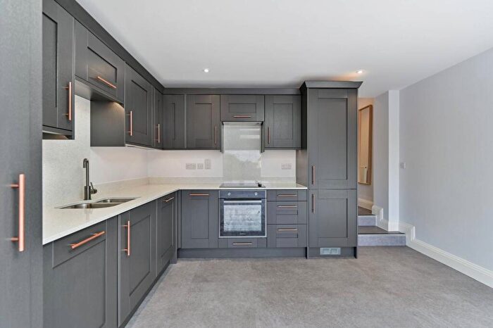 1 Bedroom Flat To Rent In Central Road, Worcester Park, KT4