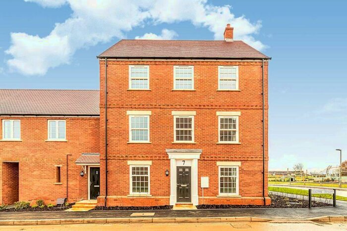 2 Bedroom Flat To Rent In Bedroom Property In Chascombe Crescent, Banbury, OX16