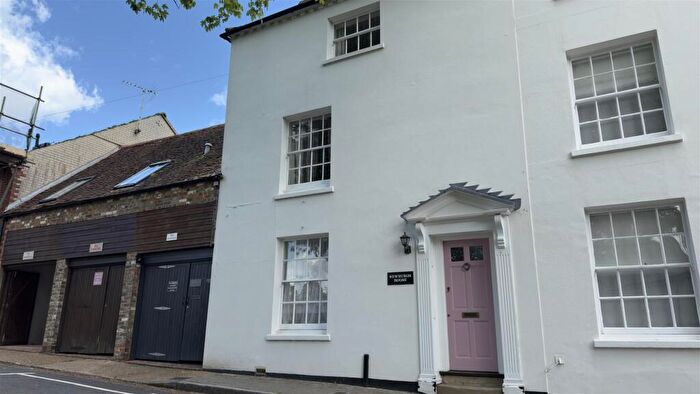4 Bedroom End Of Terrace House For Sale In School Lane, Arundel, BN18