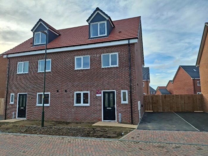 4 Bedroom Semi Detached House For Sale In Trawler Drive, Scartho Top, Grimsby, DN33