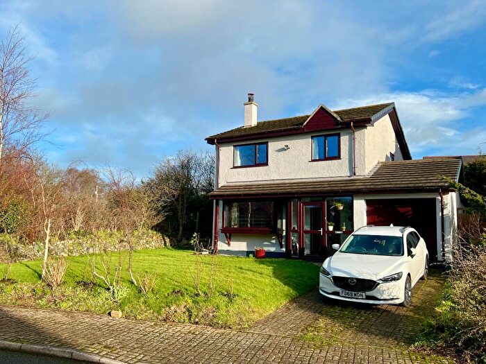 3 Bedroom Detached House For Sale In Cae'r Efail, Lon Capel, LL61