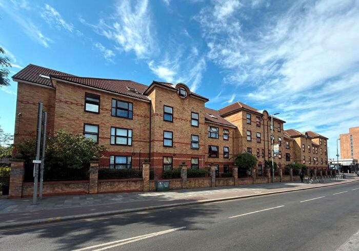 1 Bedroom Flat For Sale In Flat Latchingdon Court, Forest Road, Walthamstow, London, E17