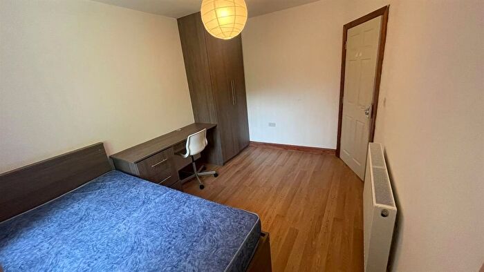 6 Bedroom Semi-Detached House To Rent In Clifton Avenue, Manchester, M14