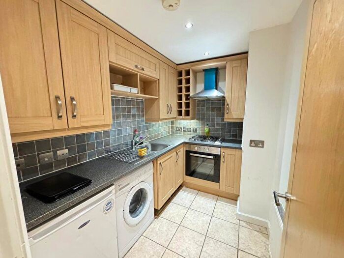 1 Bedroom Flat To Rent In Houchin Street, Bishops Waltham, Southampton, SO32