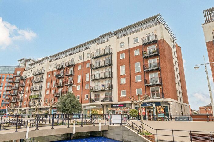 2 Bedroom Flat For Sale In The Canalside, Gunwharf Quays, Portsmouth, Hampshire, PO1