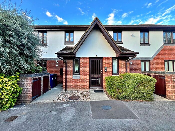 Studio For Sale In Allington Close, Greenford, UB6