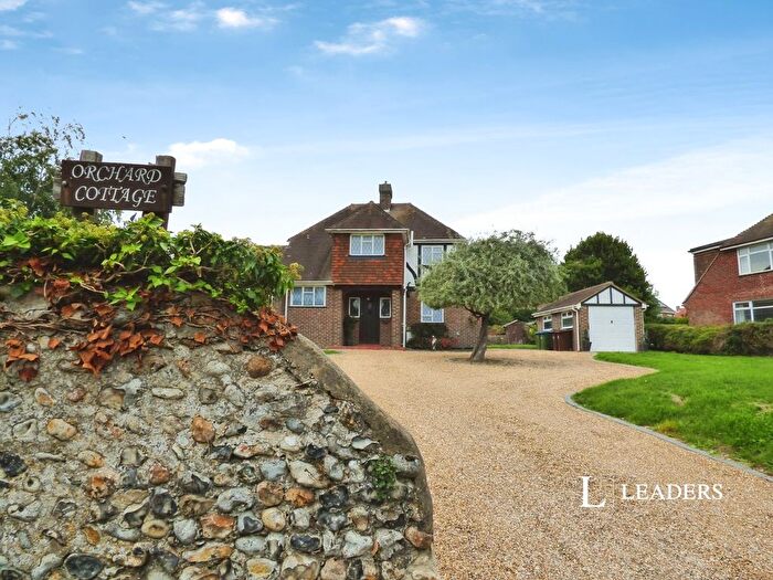 3 Bedroom Detached House To Rent In Toddington Lane, Wick, BN17