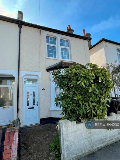 4 Bedroom Semi-Detached House To Rent In Woodside Road, London, SE25