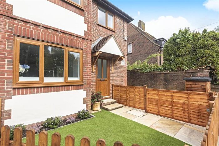 2 Bedroom Flat To Rent In St. Christophers Close, Chichester, West Sussex, PO19