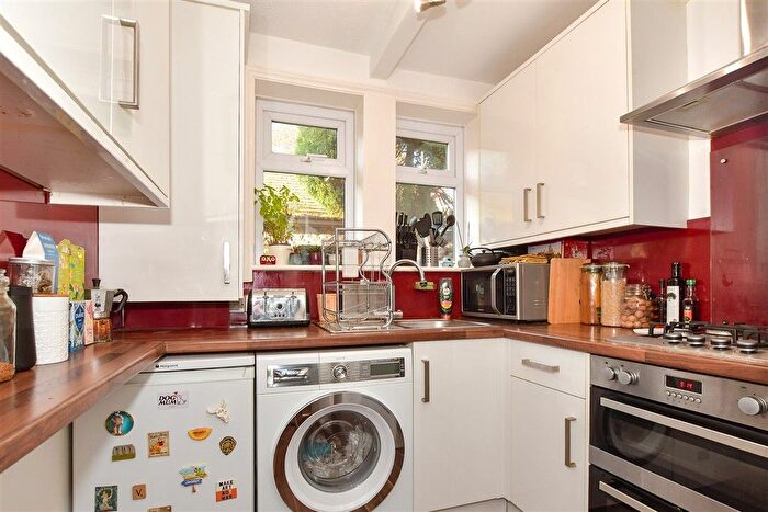 1 Bedroom Flat For Sale In Cavendish Road, Redhill, Surrey, RH1