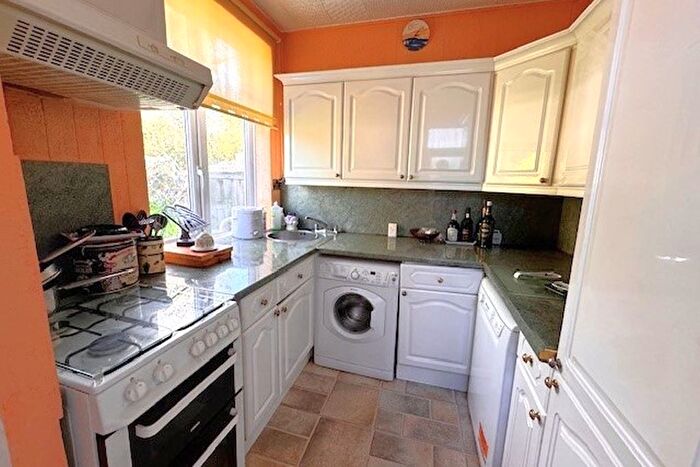 3 Bedroom Semi-Detached House For Sale In Wandleside, Wallington, SM6