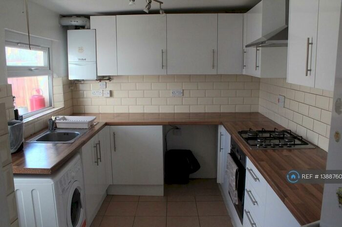 3 Bedroom Terraced House To Rent In Stanhope Road, London, N12