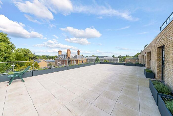 1 Bedroom Flat For Sale In Ashley Road, Epsom, KT18