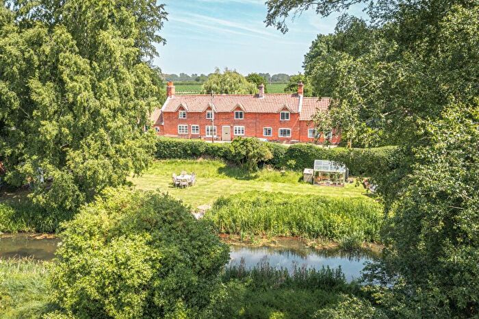2 Bedroom Cottage For Sale In Ingworth, NR11
