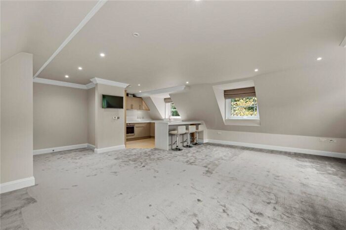 2 Bedroom Penthouse To Rent In Lakewood, Portsmouth Road, Esher, Surrey, KT10