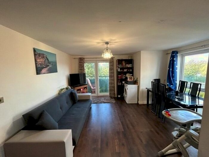 2 Bedroom Flat To Rent In Edison Court, Franklin Avenue, Watford, Hertfordshire, WD18