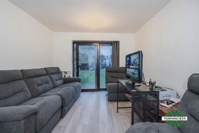 2 Bedroom Flat To Rent In Westward Road, London, E4