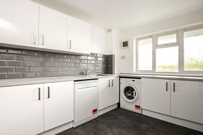 3 Bedroom Flat To Rent In Acre Road, Kingston Upon Thames, KT2