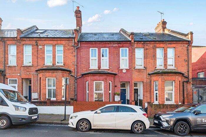 2 Bedroom Flat For Sale In Cowick Road, Tooting, London, SW17