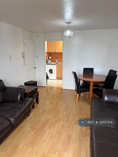 2 Bedroom Flat To Rent In Dobbies Loan Place, Glasgow, G4