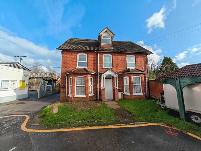 2 Bedroom Apartment For Sale In Station Road, Earley, Reading, RG6