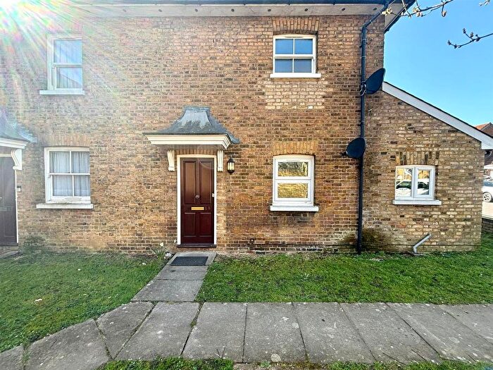 1 Bedroom Maisonette To Rent In Meadowlea Close, Harmondsworth, West Drayton, UB7