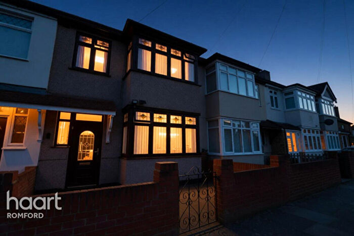 3 Bedroom Terraced House To Rent In Willow Street, Romford, RM7
