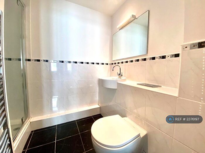 2 Bedroom Flat To Rent In Apollo Apartments, Bristol, BS1