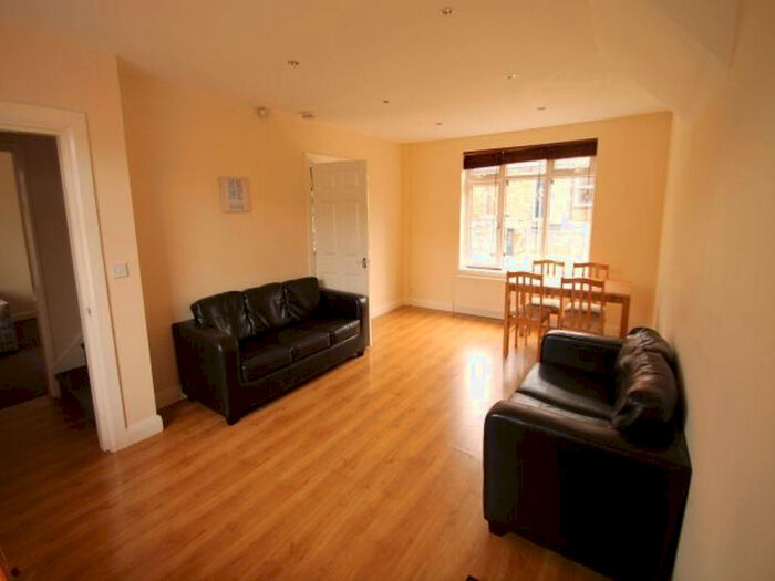 4 Bedroom House To Rent In Langdale Avenue, Leeds, LS6