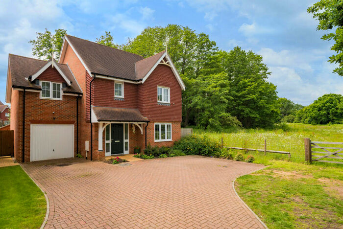 4 Bedroom Detached House For Sale In Water Meadow Close, Elstead, Godalming, GU8