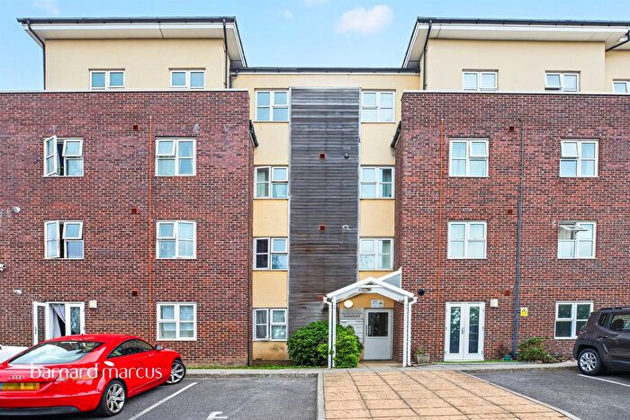 2 Bedroom Flat For Sale In Beaumaris Gardens, London, SE19