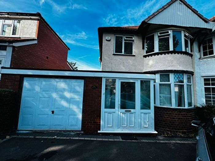 3 Bedroom Semi-Detached House To Rent In The Broadway, Dudley, West Midlands, DY1