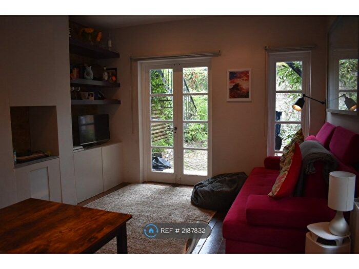 2 Bedroom Flat To Rent In Canon Beck Road, London, SE16