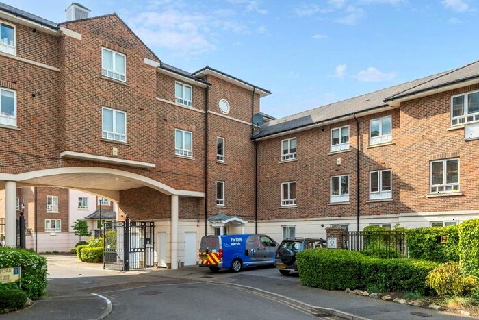 2 Bedroom Flat To Rent In May Bate Avenue, Kingston Upon Thames, KT2