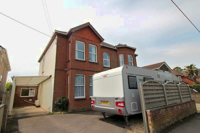 1 Bedroom Ground Flat To Rent In The Ferns, Christchurch Road, Barton On Sea, Hampshire., BH25