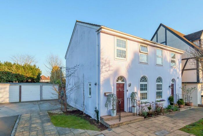 3 Bedroom End Of Terrace House To Rent In Belgrave Close, Walton-On-Thames, KT12
