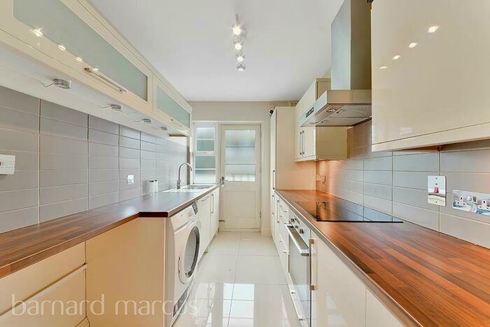 2 Bedroom Flat To Rent In Upper Richmond Road West, London, SW14