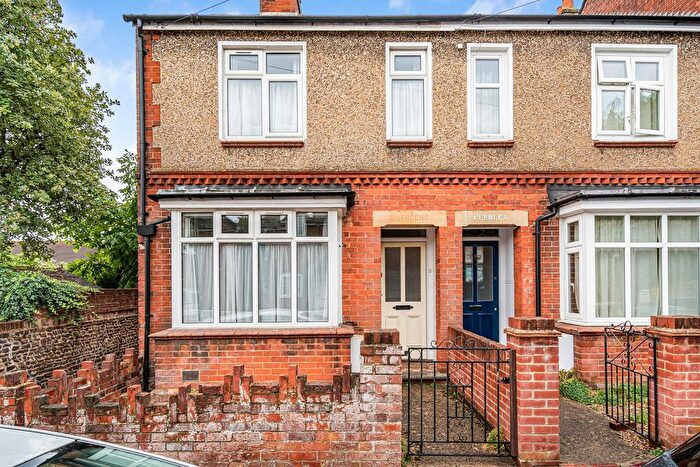 3 Bedroom End Terrace House For Sale In Sumner Road, Farnham, Surrey, GU9