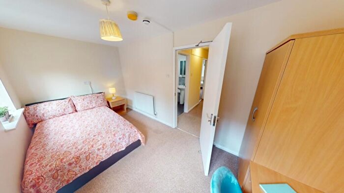 6 Bedroom Semi-Detached House To Rent In Raleigh Street, Nottingham, NG7