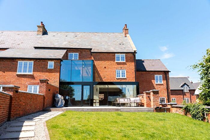 4 Bedroom Character Property For Sale In High Street, Welford, NN6
