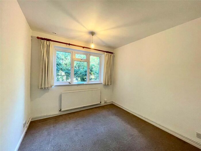 2 Bedroom Apartment To Rent In Nether Street, West Finchley, London, N3