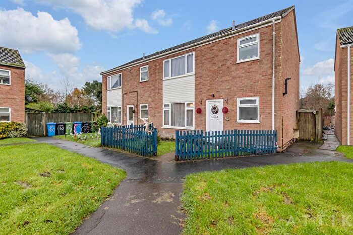 3 Bedroom Semi-Detached House For Sale In Lansbury Road, Halesworth, IP19