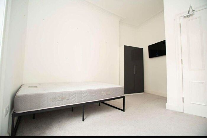 3 Bedroom Flat To Rent In L Bruntsfield Gardens, Edinburgh, EH10