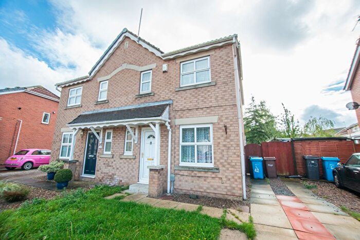 3 Bedroom Semi-Detached House To Rent In Bridgegate Drive, Hull, HU9