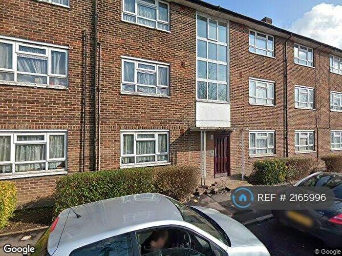2 Bedroom Flat To Rent In Whalebone Lane South, Dagenham, RM8