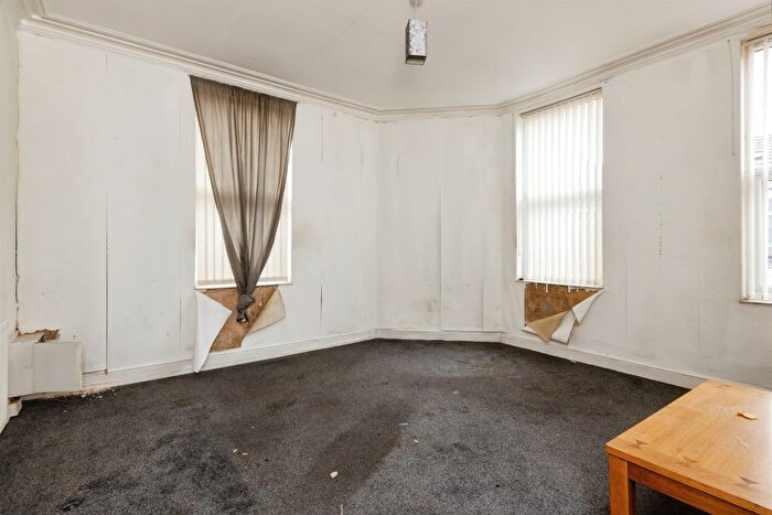 2 Bedroom End Of Terrace House For Sale In Hartley Road, Nottingham, NG7