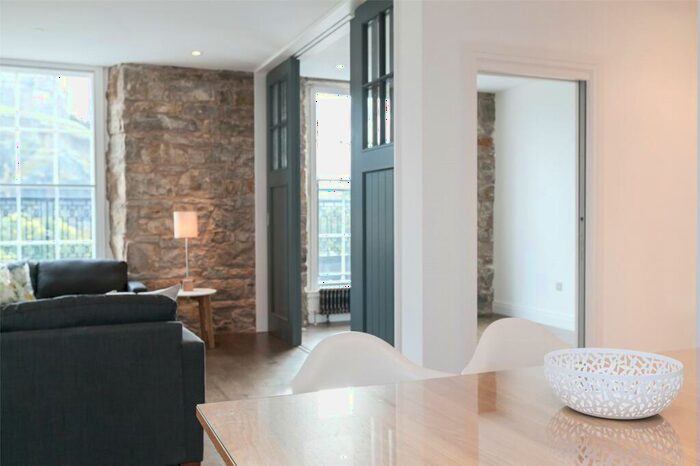 2 Bedroom Flat To Rent In Castle Street, Edinburgh, EH2