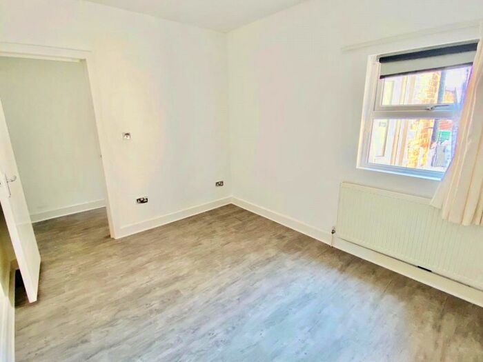 1 Bedroom Apartment To Rent In High Street, Sutton, Surrey, SM1